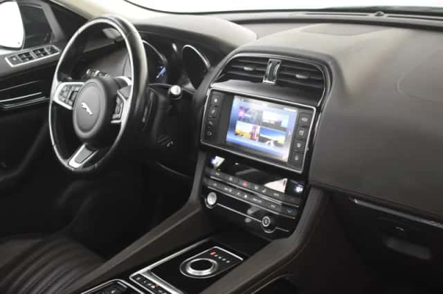Jaguar F-Pace (2018) thumbnail 6