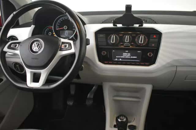 Volkswagen Up! (2018) thumbnail 5