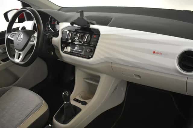 Volkswagen Up! (2018) thumbnail 6