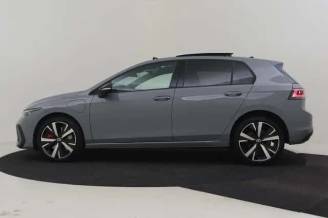 Volkswagen Golf (2025) thumbnail 3