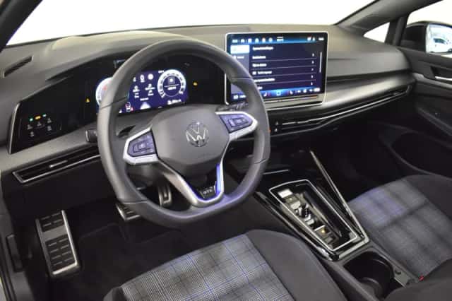 Volkswagen Golf (2025) thumbnail 4