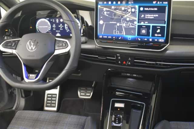Volkswagen Golf (2025) thumbnail 5