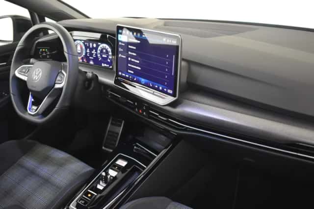 Volkswagen Golf (2025) thumbnail 6