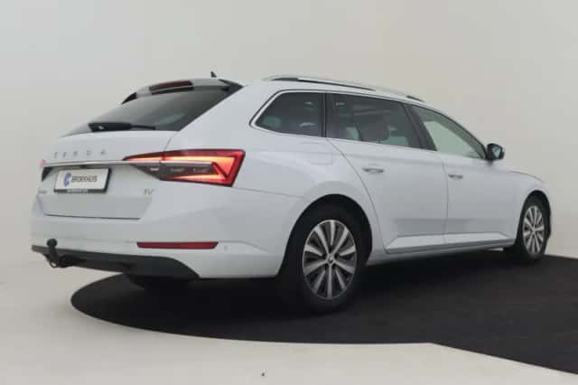 Škoda Superb (2022) thumbnail 2