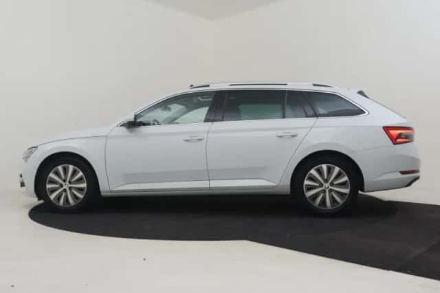 Škoda Superb (2022) thumbnail 3