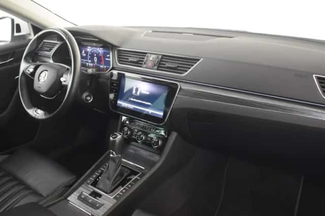 Škoda Superb (2022) thumbnail 6