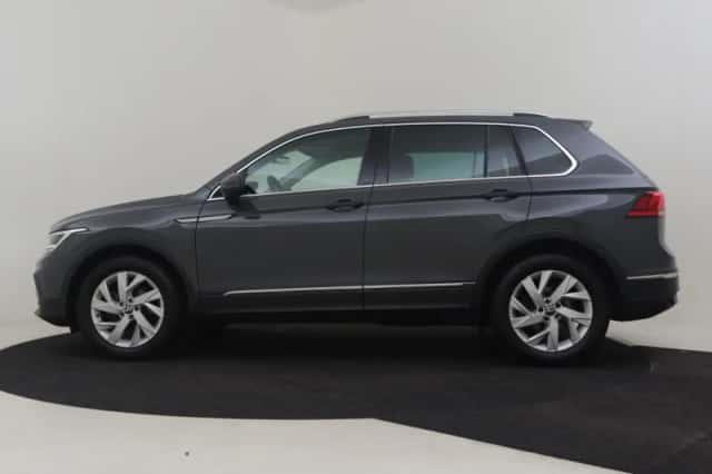 Volkswagen Tiguan (2023) thumbnail 2