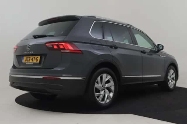 Volkswagen Tiguan (2023) thumbnail 3