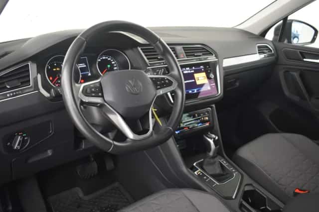 Volkswagen Tiguan (2023) thumbnail 4