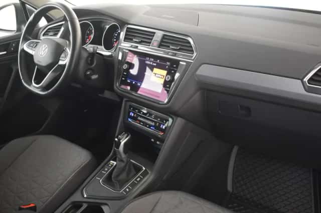 Volkswagen Tiguan (2023) thumbnail 6