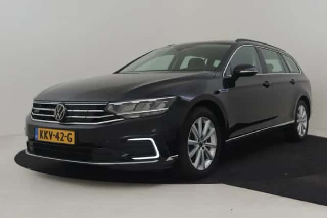 Volkswagen Passat (2023) thumbnail 1