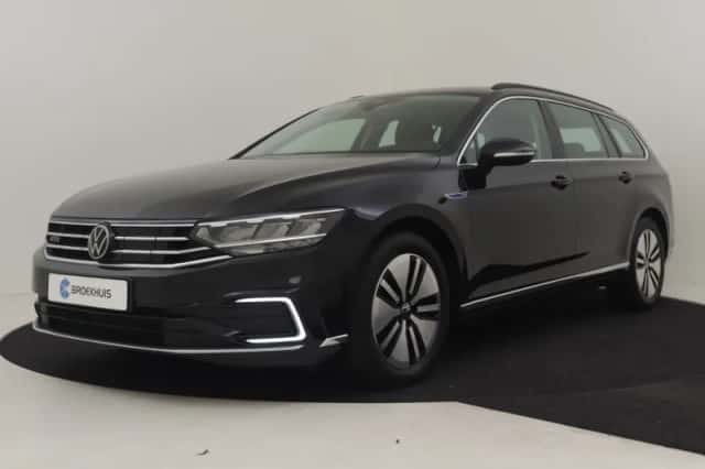 Volkswagen Passat (2023) thumbnail 1