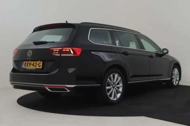 Volkswagen Passat (2023) thumbnail 3