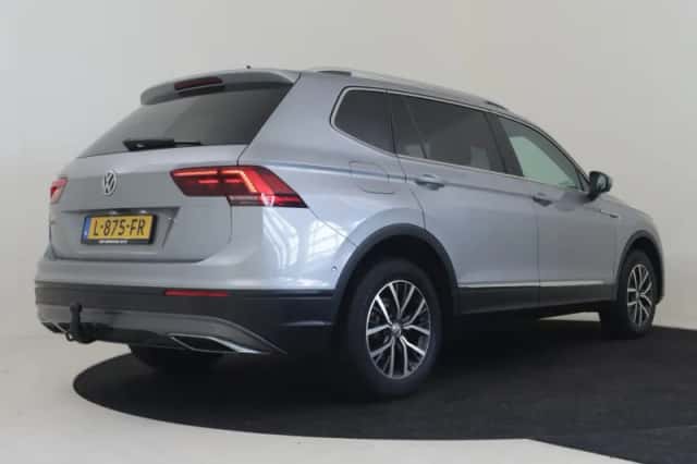 Volkswagen Tiguan (2021) thumbnail 2