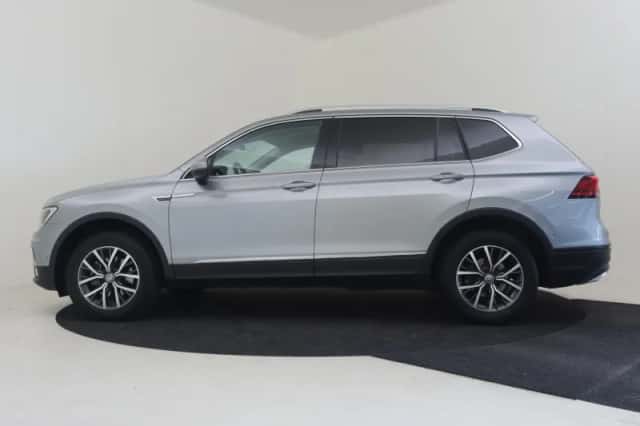 Volkswagen Tiguan (2021) thumbnail 3