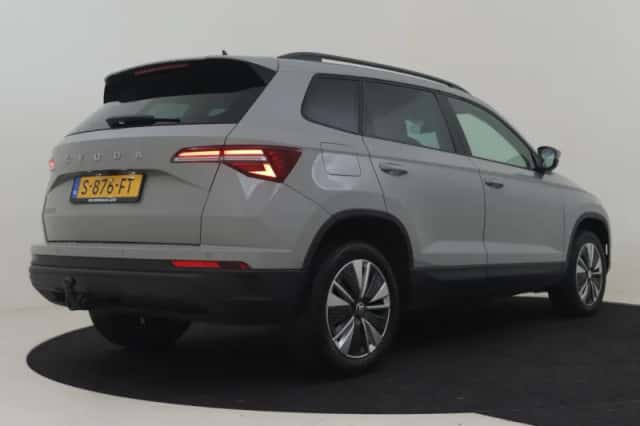 Škoda Karoq (2023) thumbnail 2
