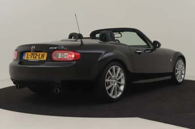 Mazda MX-5 (2013) thumbnail 2