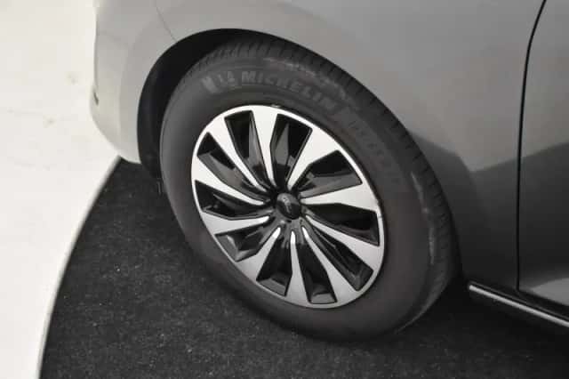 Ford Fiesta (2023) thumbnail 4