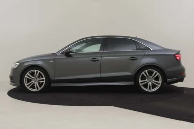 Audi A3 (2017) thumbnail 3