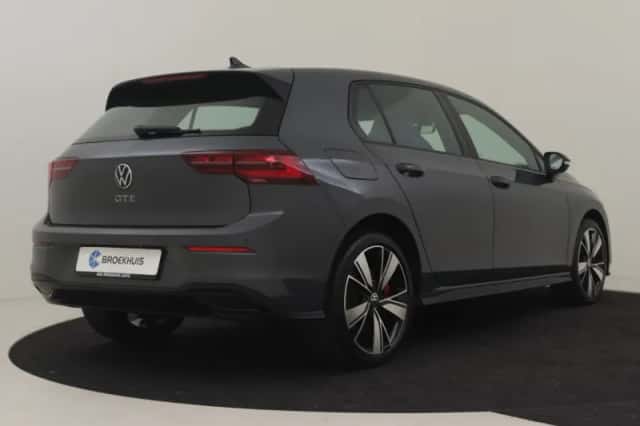 Volkswagen Golf (2022) thumbnail 2