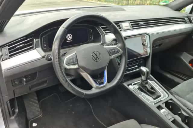 Volkswagen Passat (2022) thumbnail 2