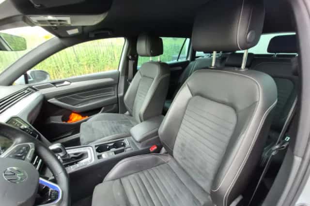 Volkswagen Passat (2022) thumbnail 3