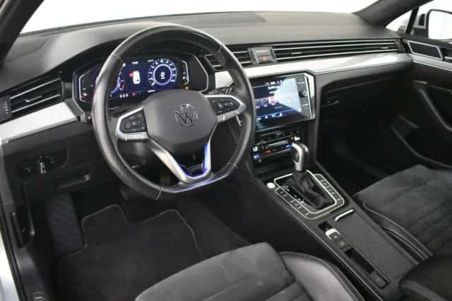Volkswagen Passat (2022) thumbnail 4
