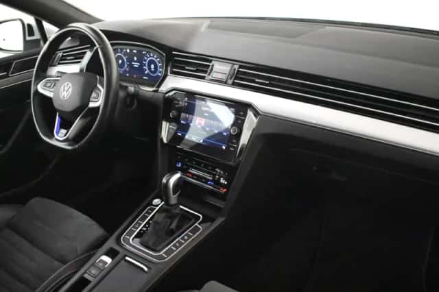 Volkswagen Passat (2022) thumbnail 6