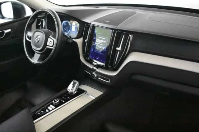 Volvo XC60 (2021) thumbnail 6