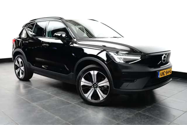 Volvo XC40 (2023) thumbnail 3