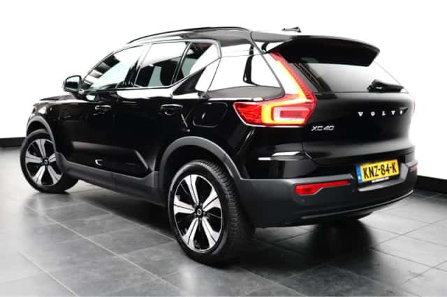 Volvo XC40 (2023) thumbnail 5