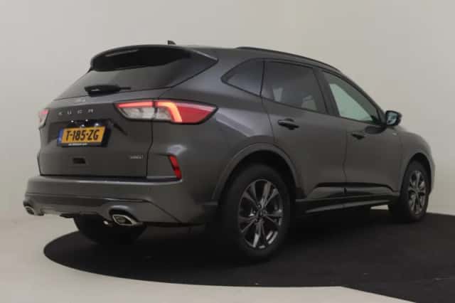 Ford Kuga (2023) thumbnail 2