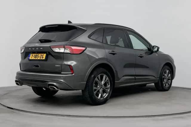 Ford Kuga (2023) thumbnail 3