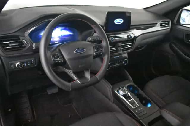 Ford Kuga (2023) thumbnail 4