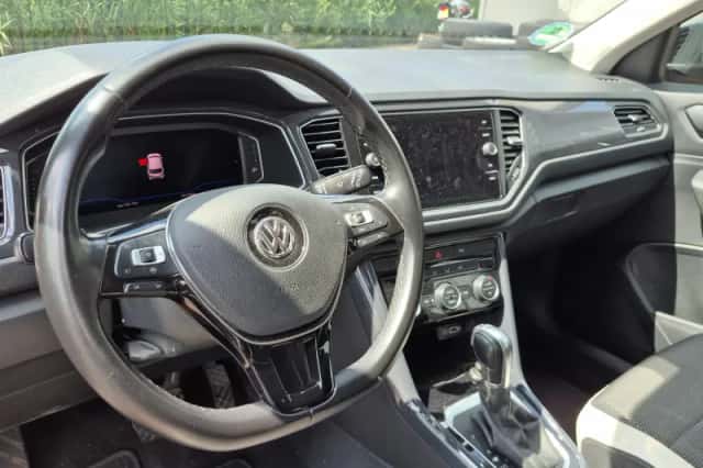 Volkswagen T-Roc (2019) thumbnail 2