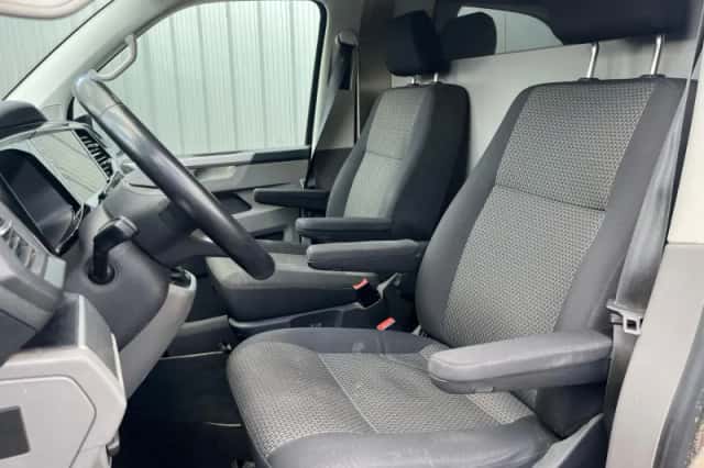 Volkswagen Transporter (2021) thumbnail 3
