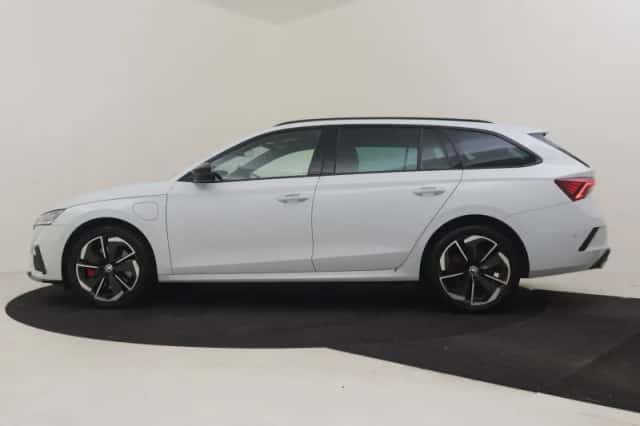 Škoda Octavia (2022) thumbnail 3