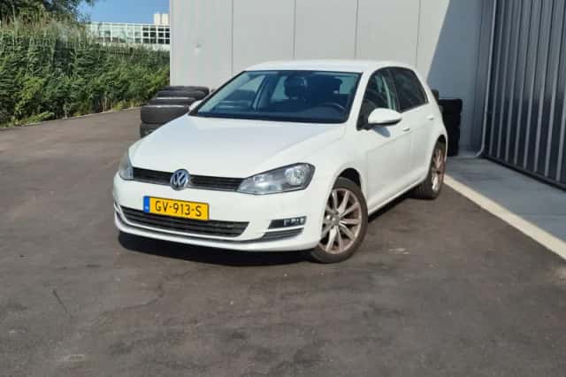 Volkswagen Golf (2015) thumbnail 1