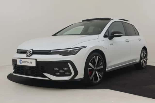 Volkswagen Golf (2025) thumbnail 1