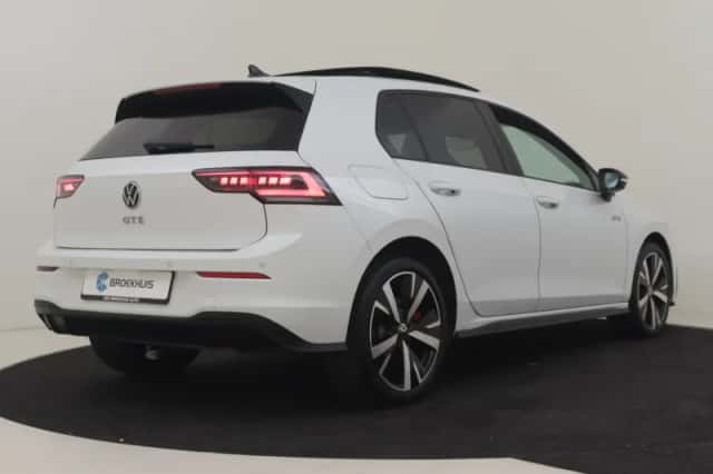 Volkswagen Golf (2025) thumbnail 2