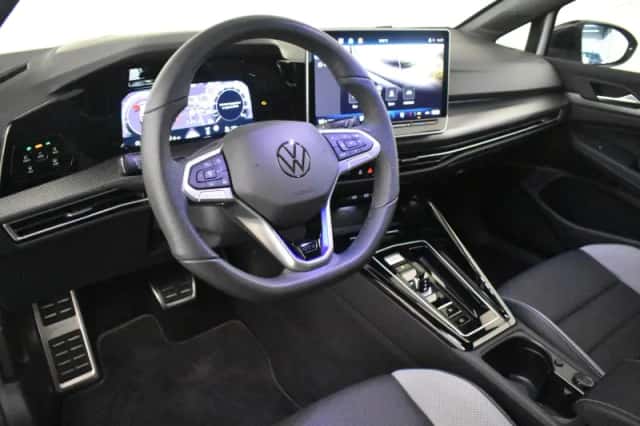 Volkswagen Golf (2025) thumbnail 4