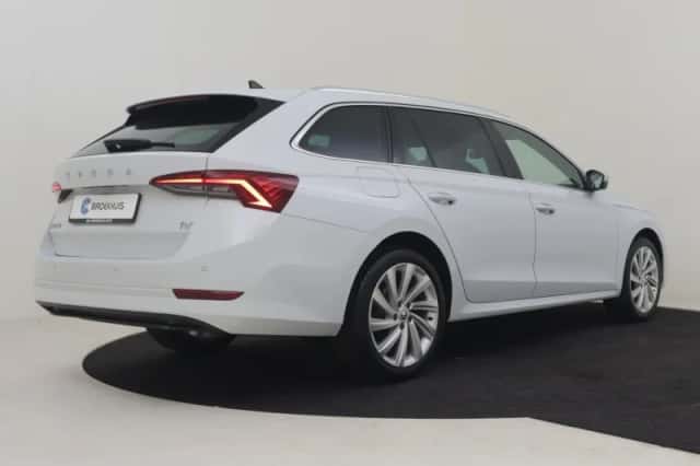 Škoda Octavia (2022) thumbnail 2