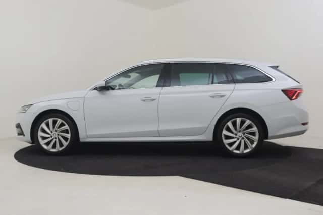 Škoda Octavia (2022) thumbnail 3