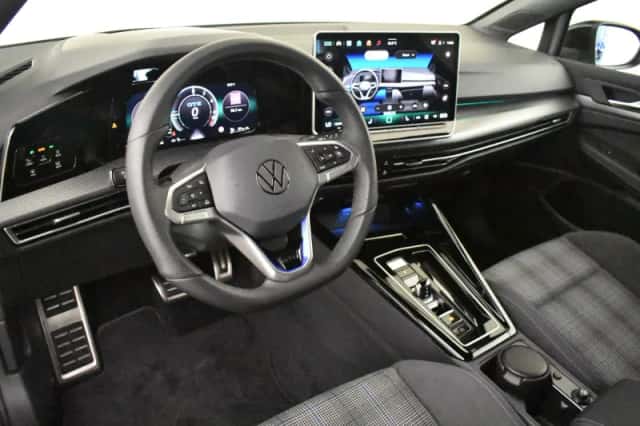 Volkswagen Golf (2025) thumbnail 4