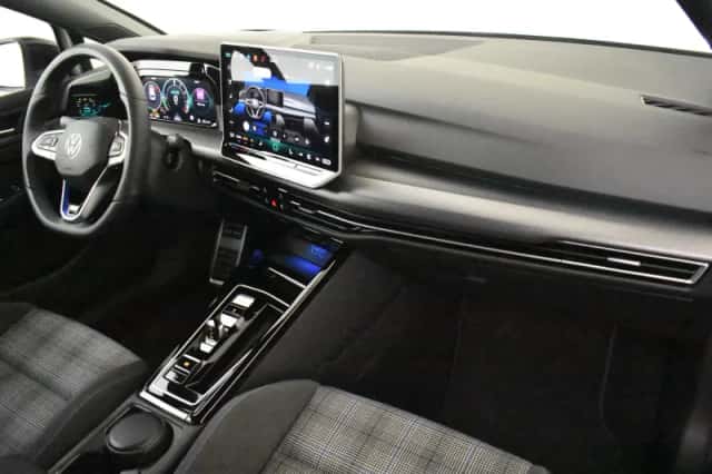 Volkswagen Golf (2025) thumbnail 6