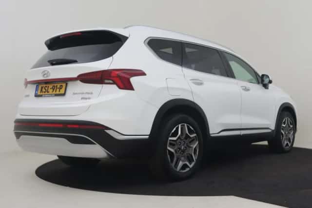 Hyundai Santa Fe (2023) thumbnail 2