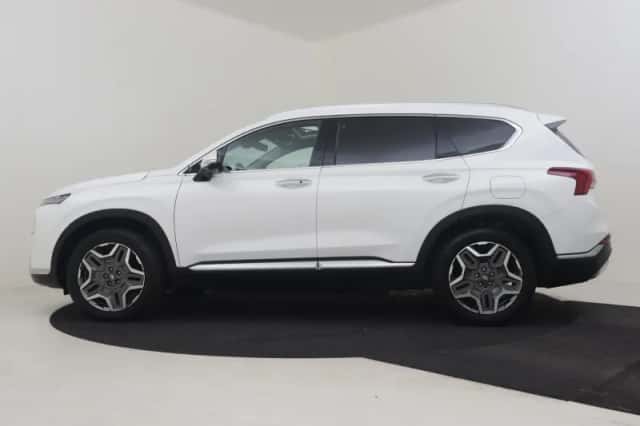 Hyundai Santa Fe (2023) thumbnail 3