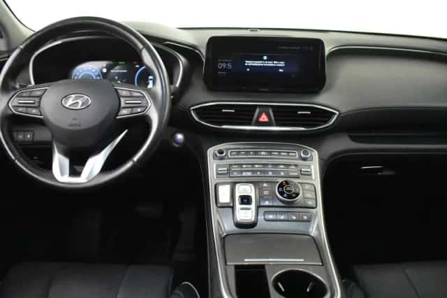 Hyundai Santa Fe (2023) thumbnail 5