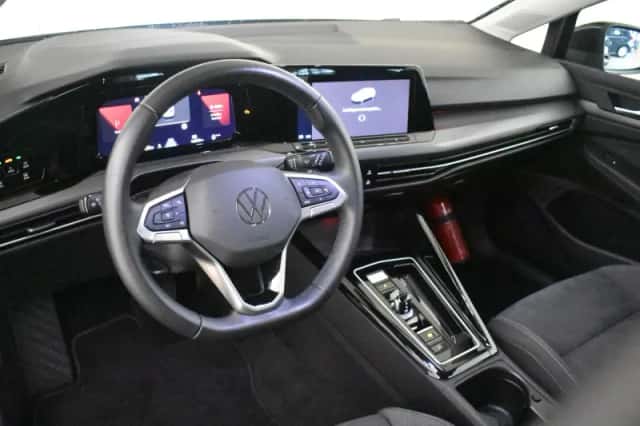 Volkswagen Golf (2024) thumbnail 4