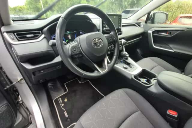 Toyota RAV4 (2023) thumbnail 2